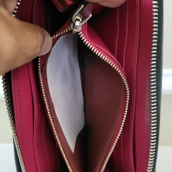 Miu Miu Black Patent Leather Zippy Wallet with Bow.. - Picture 8 of 14